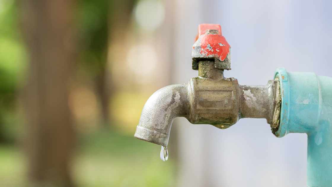 how to stop water hose from leaking at faucet